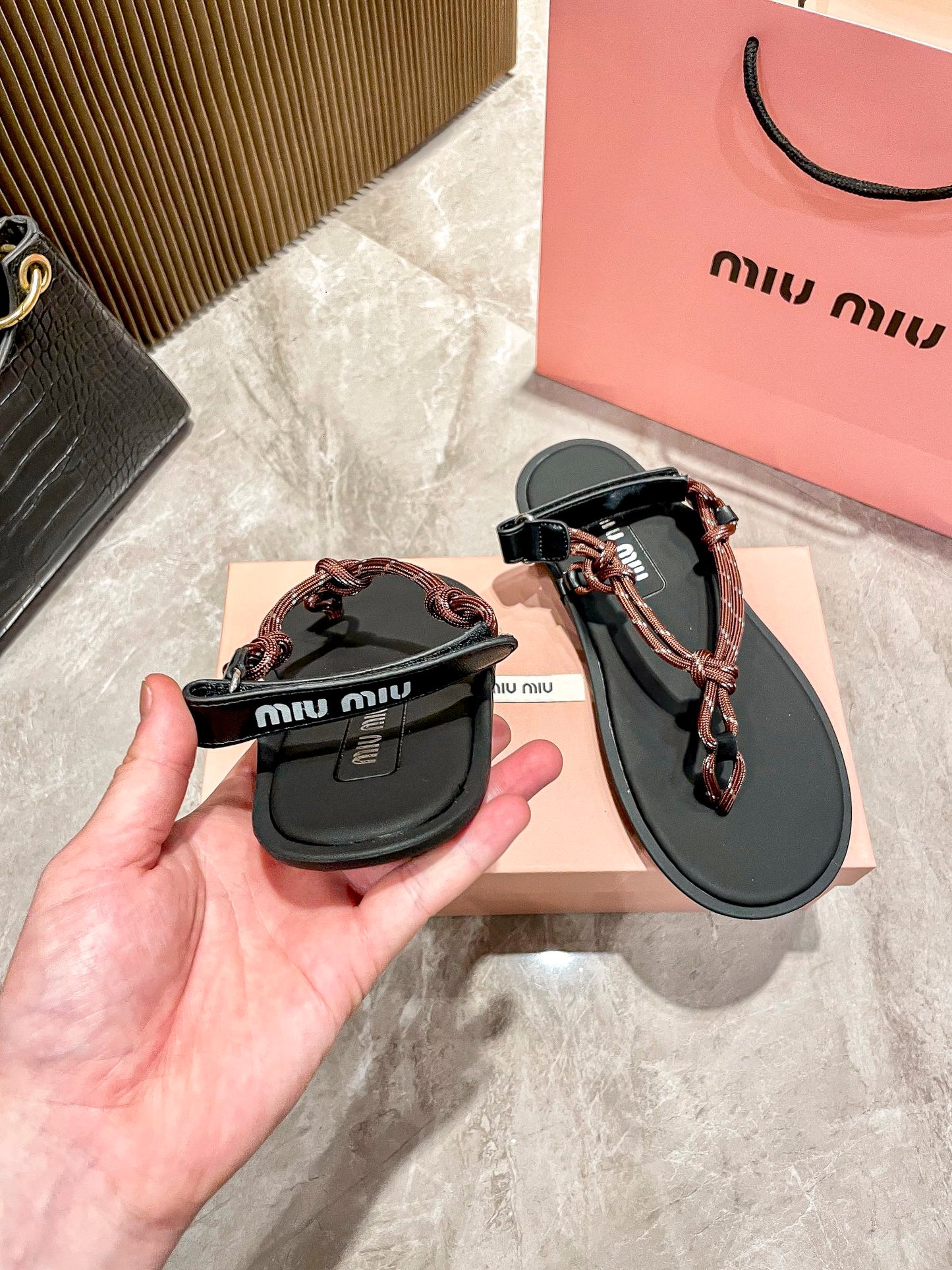 14A170Z  fashion sandals