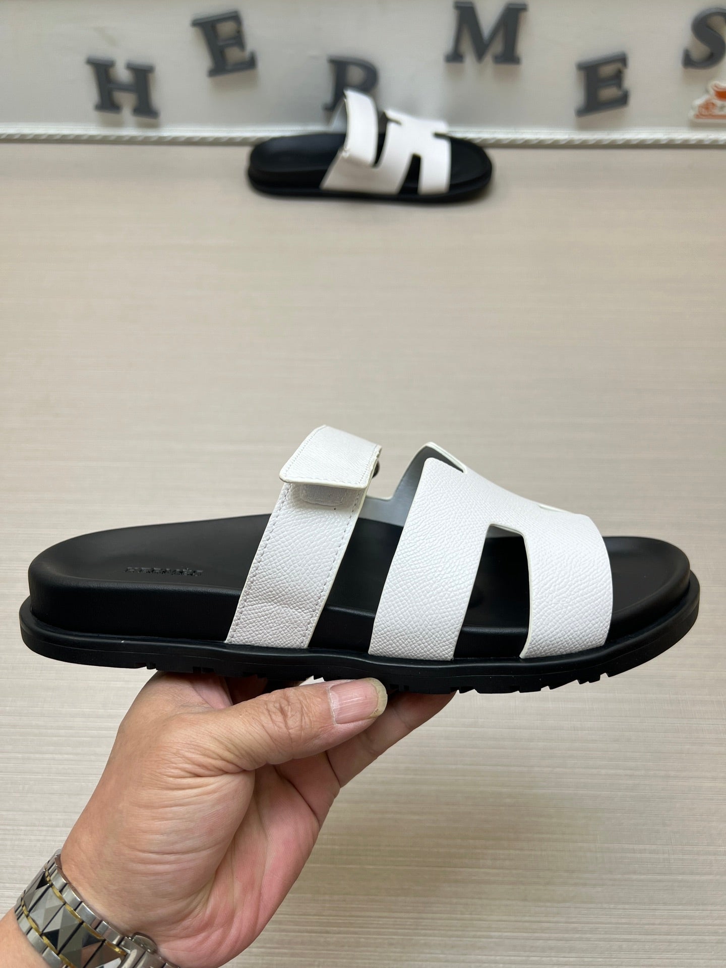 54H1Z    fashion slippers