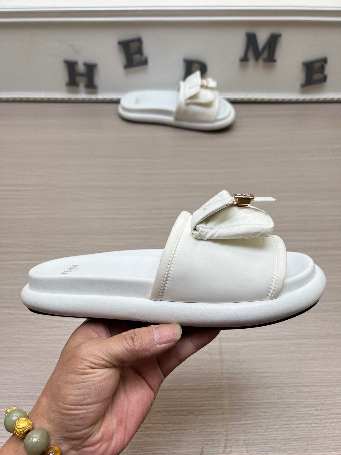 54F125Z    fashion  slippers