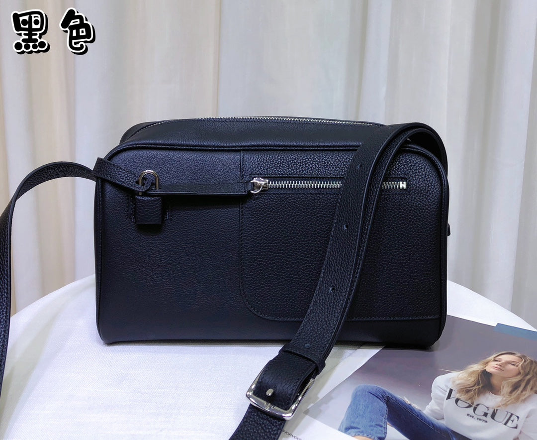 1XH69B (Fashionable leather bag )