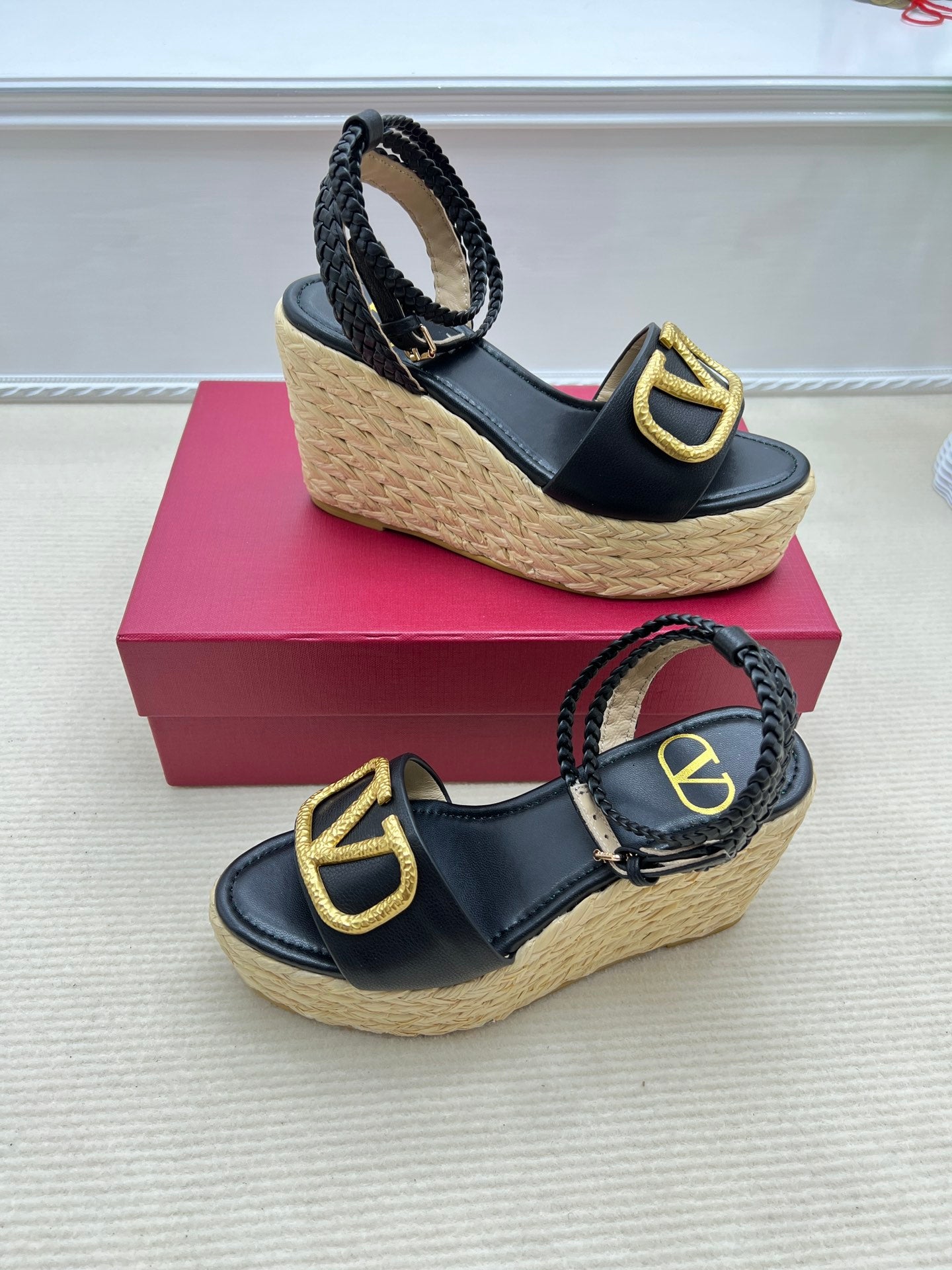 1: 1 High quality leather sandals 5YVL101Z