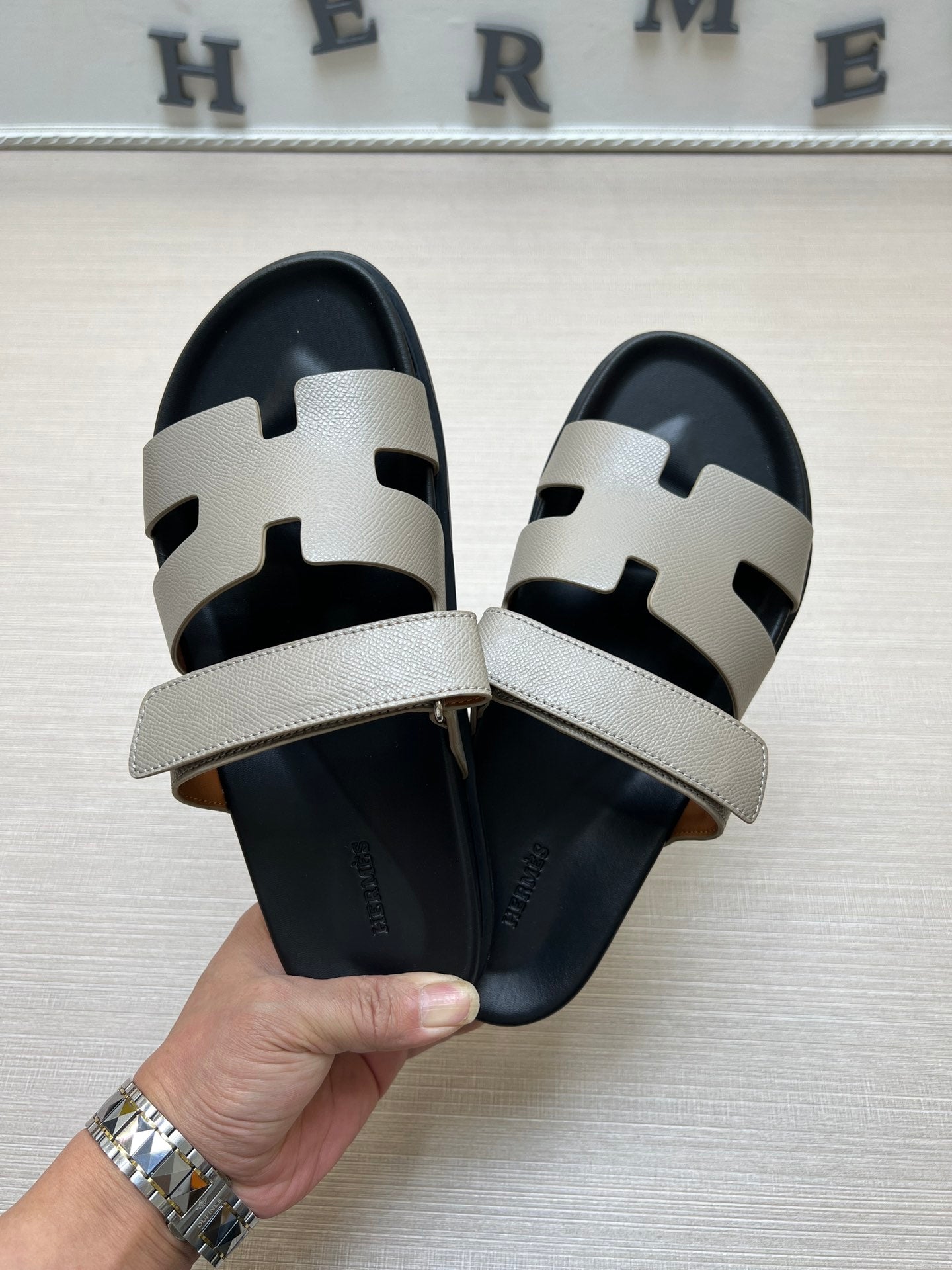 54H1Z    fashion slippers