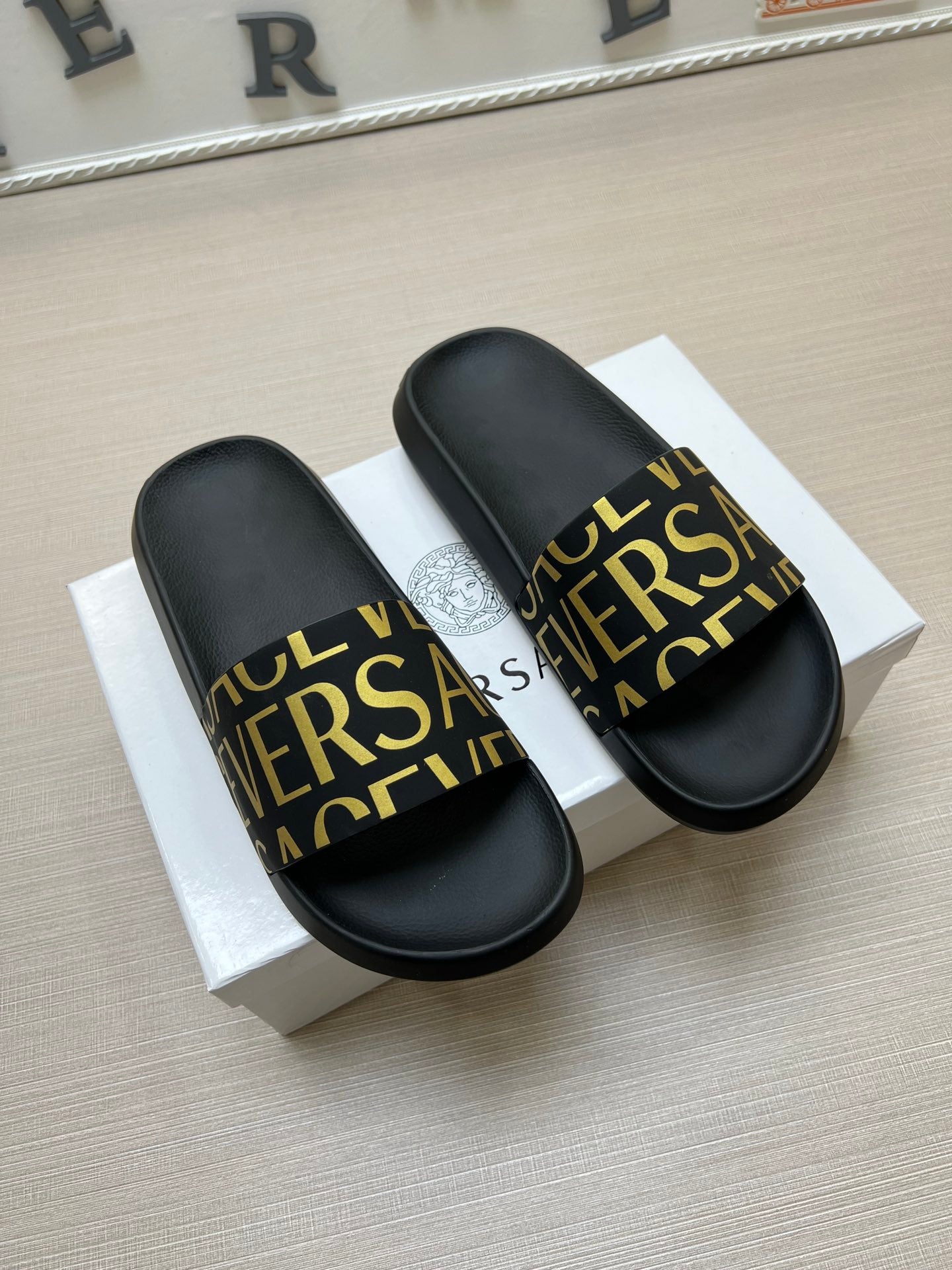 54V108Z  fashion  slippers