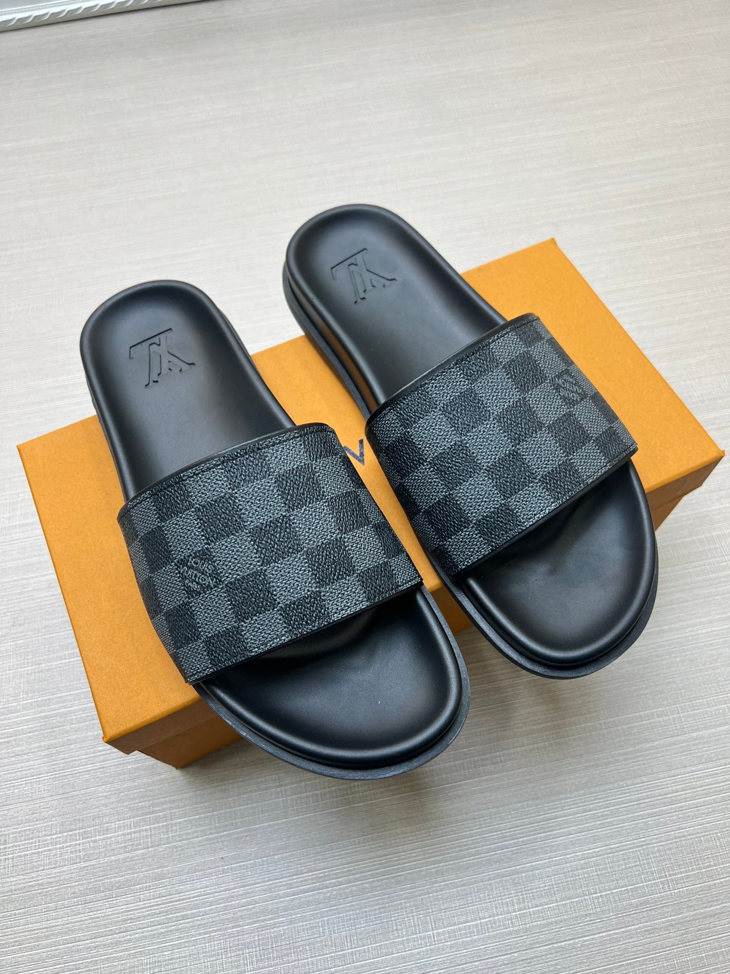 54E59Z   fashion  slippers