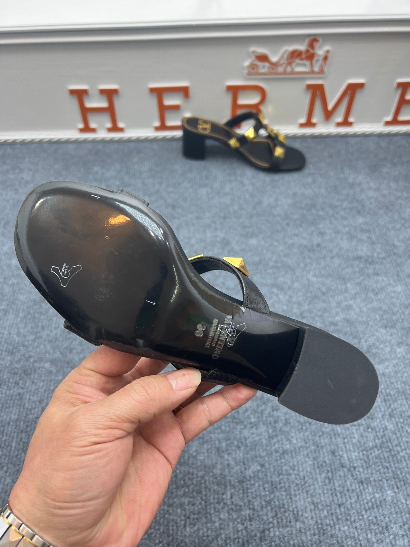 1: 1 High quality leather sandals 5YVL65Z