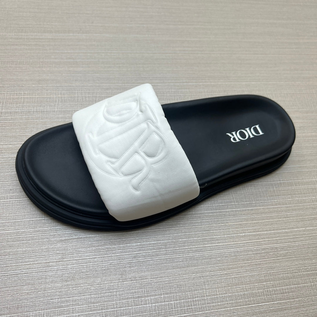 54D167Z  High quality leather slippers