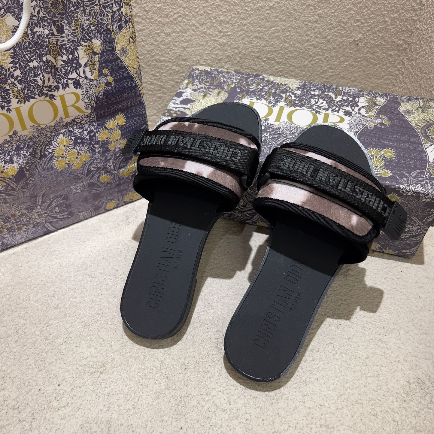 14D18Z   fashion slippers