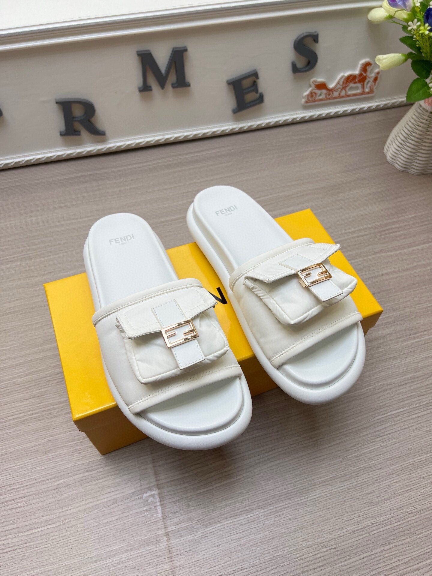 54F125Z    fashion  slippers