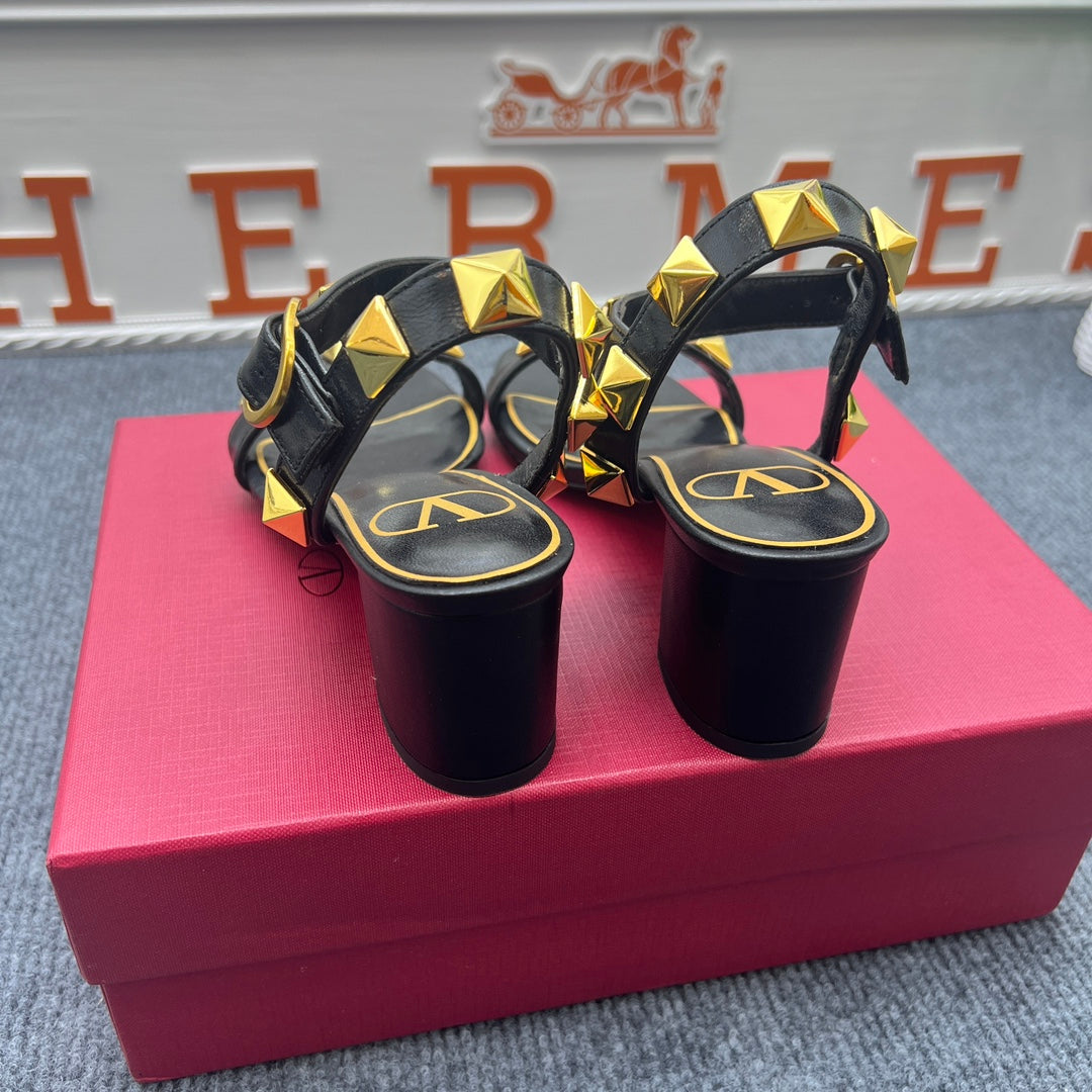 1: 1 High quality leather sandals 5YVL64Z