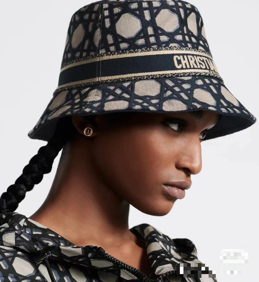 14D81M   Fashion hats