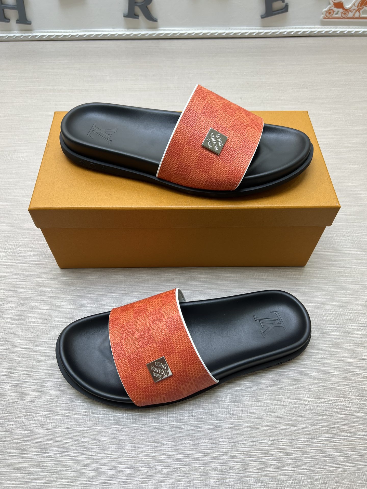 54E69Z    fashion slippers