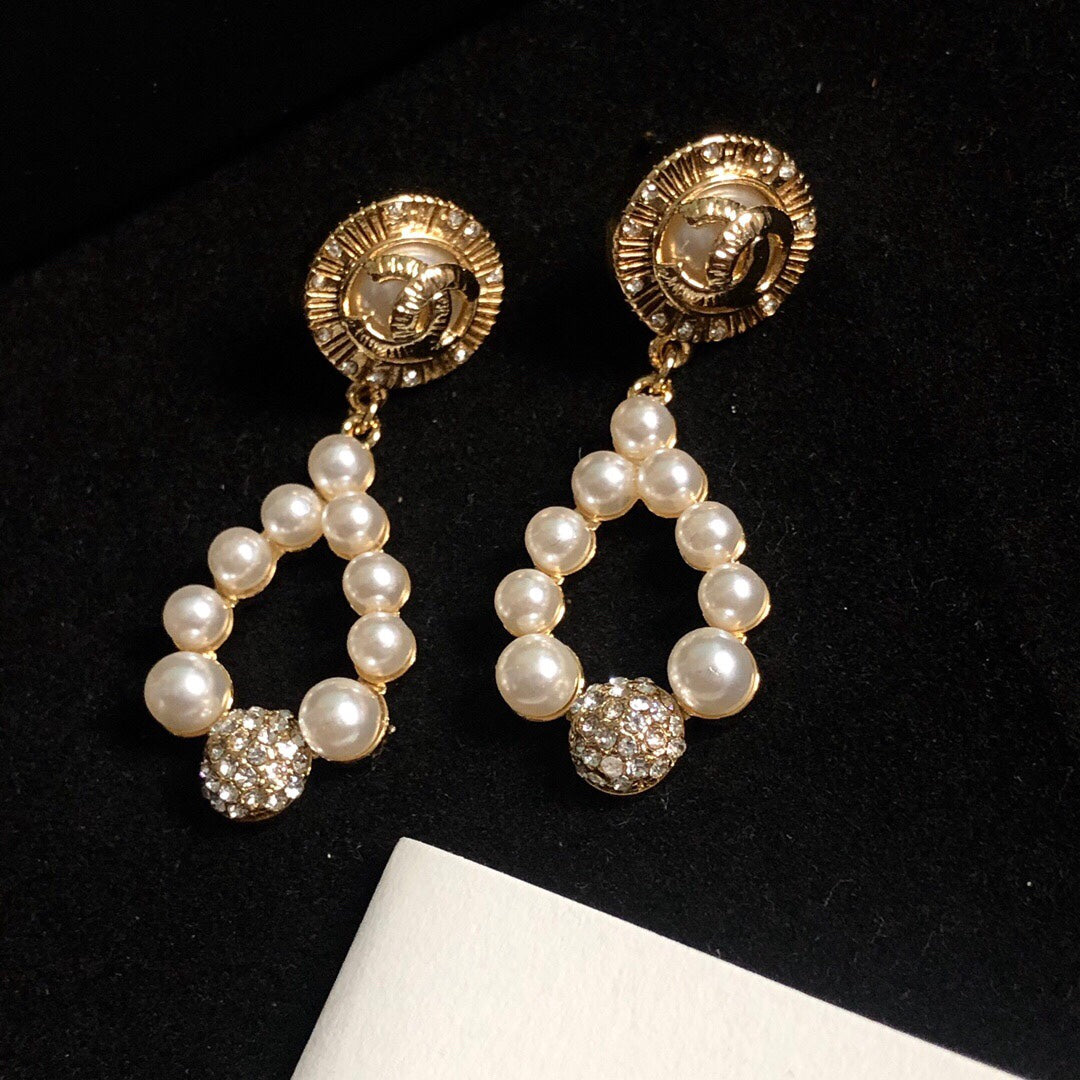 14C79E  Fashionable and high quality earrings