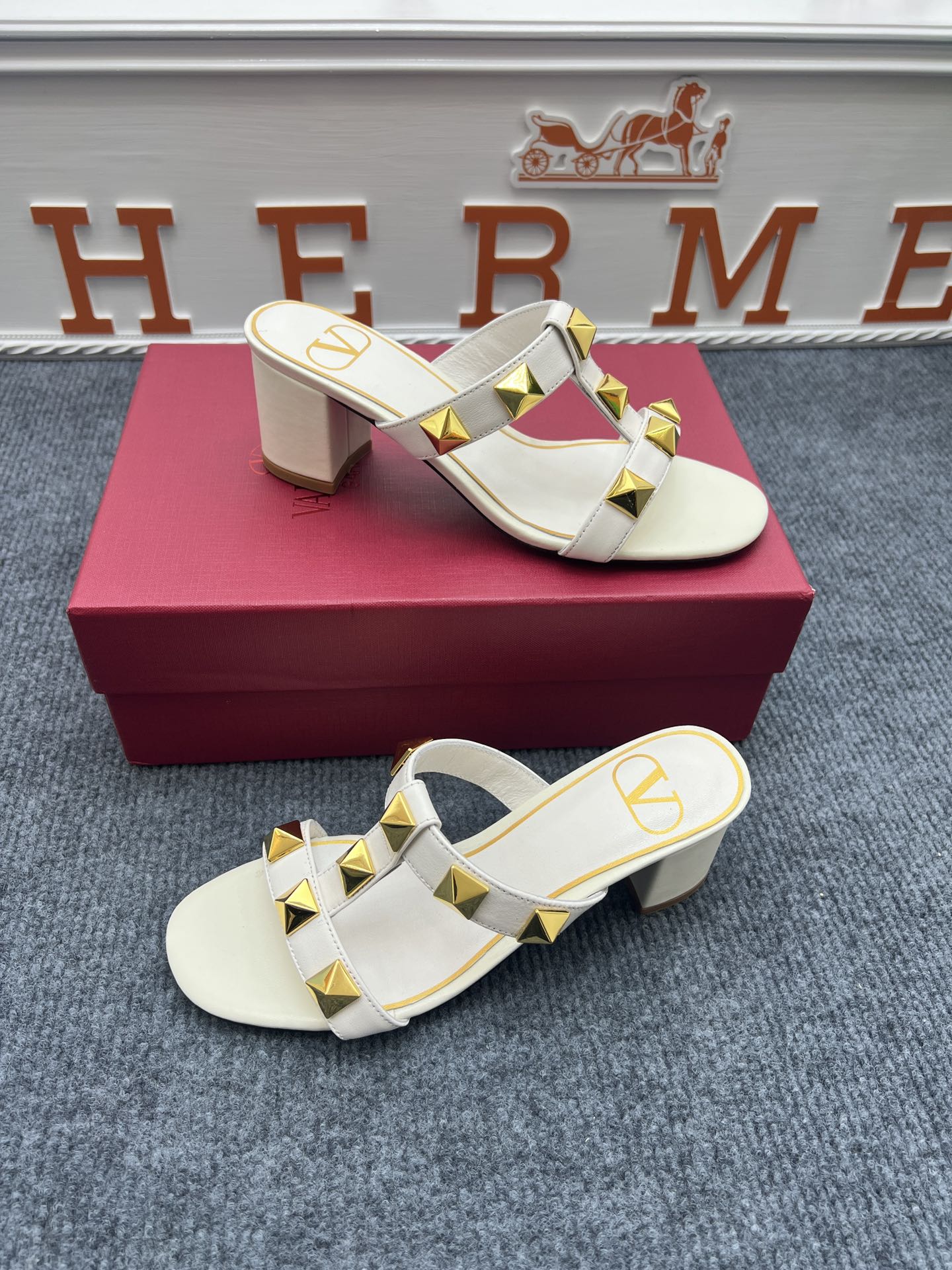 1: 1 High quality leather sandals 5YVL65Z