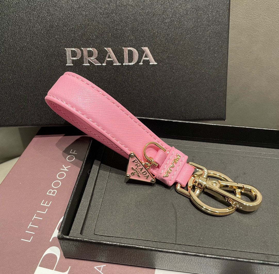 14PD55A  Stylish key closure