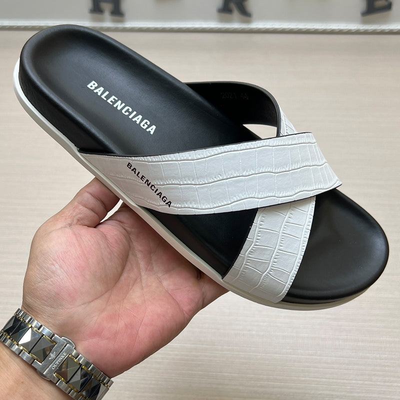 54J97Z   High quality leather slippers