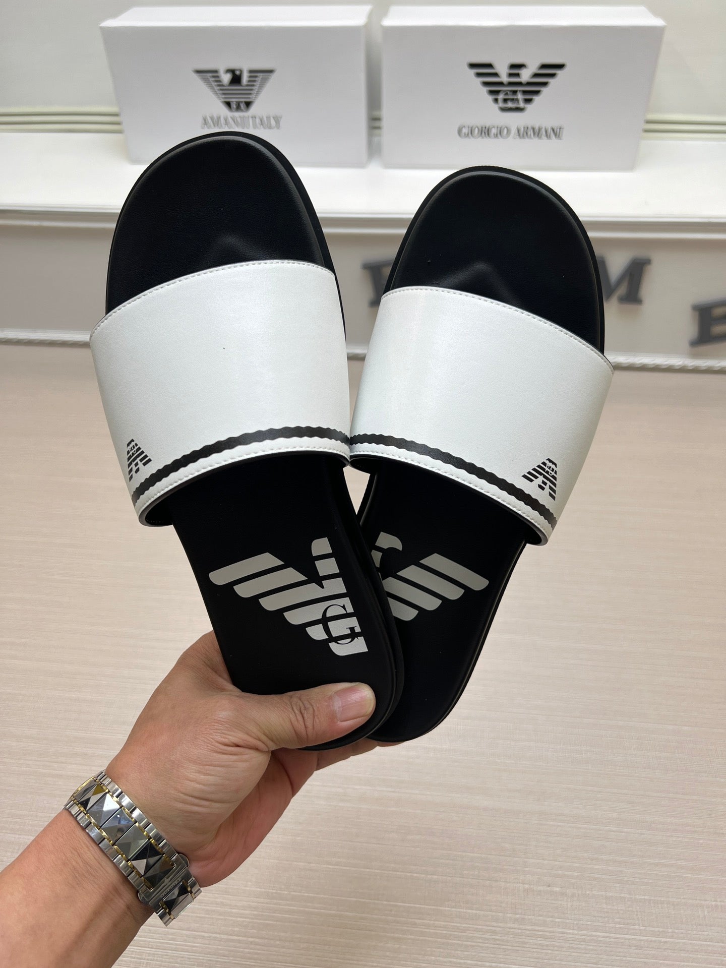 54A103Z    fashion   slippers