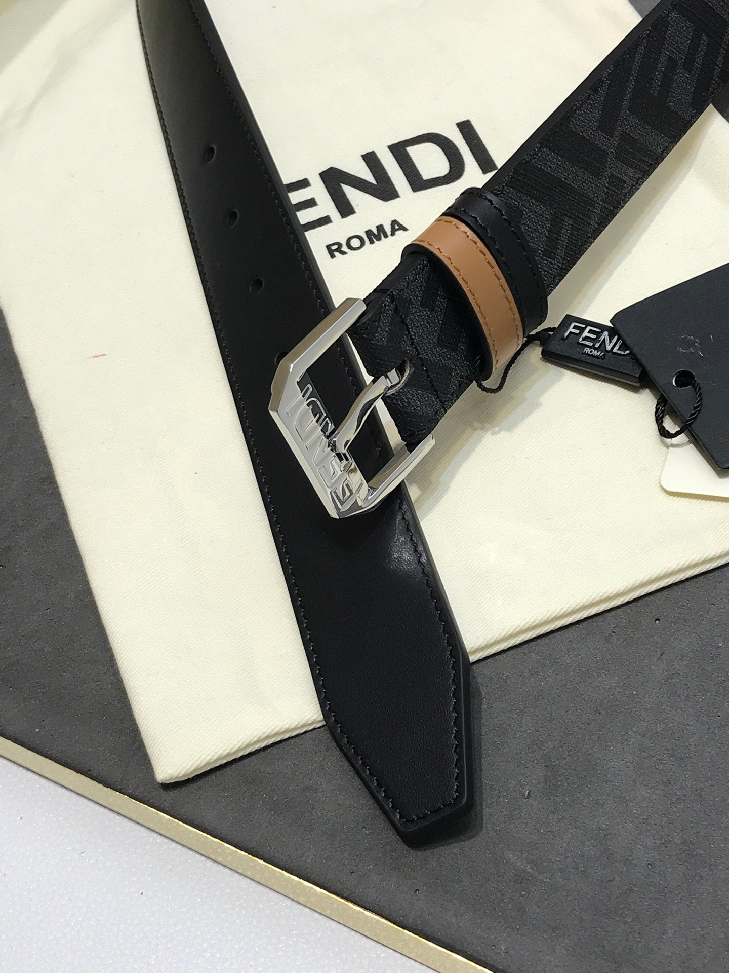 14F78P   (High quality leather belt With full package)