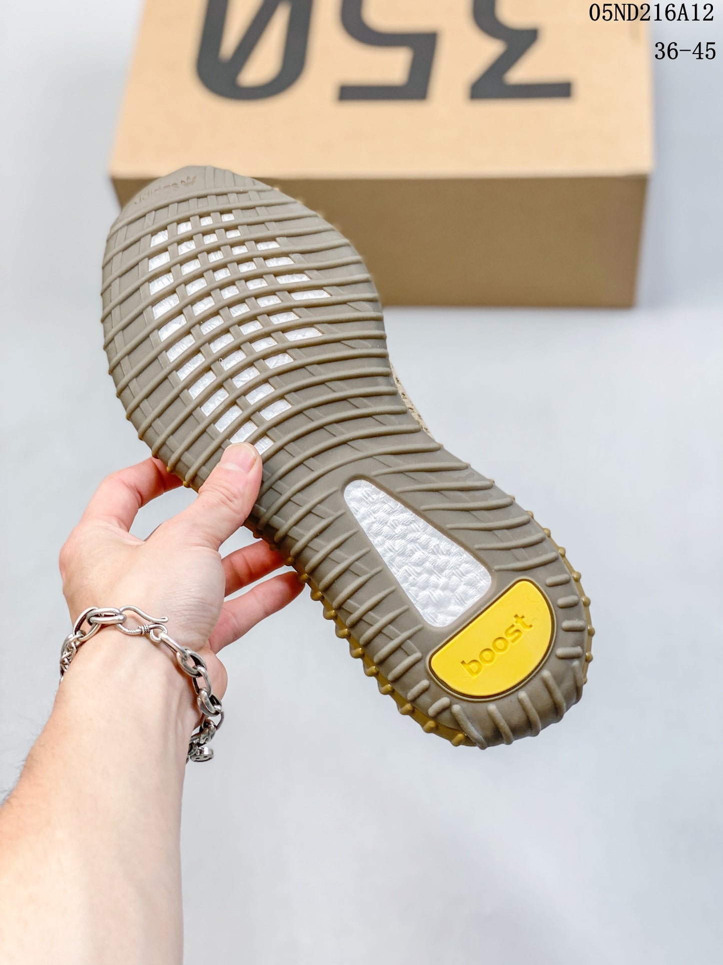 4YA69Z   Yeezy Fashion Sneakers (No Box, August-October Big Sale)