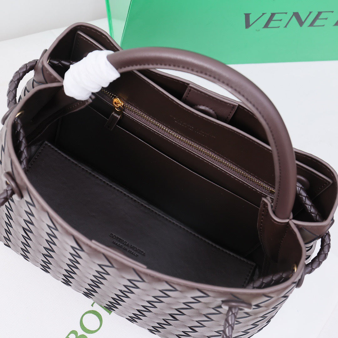 1XA80B (Fashionable leather bag )