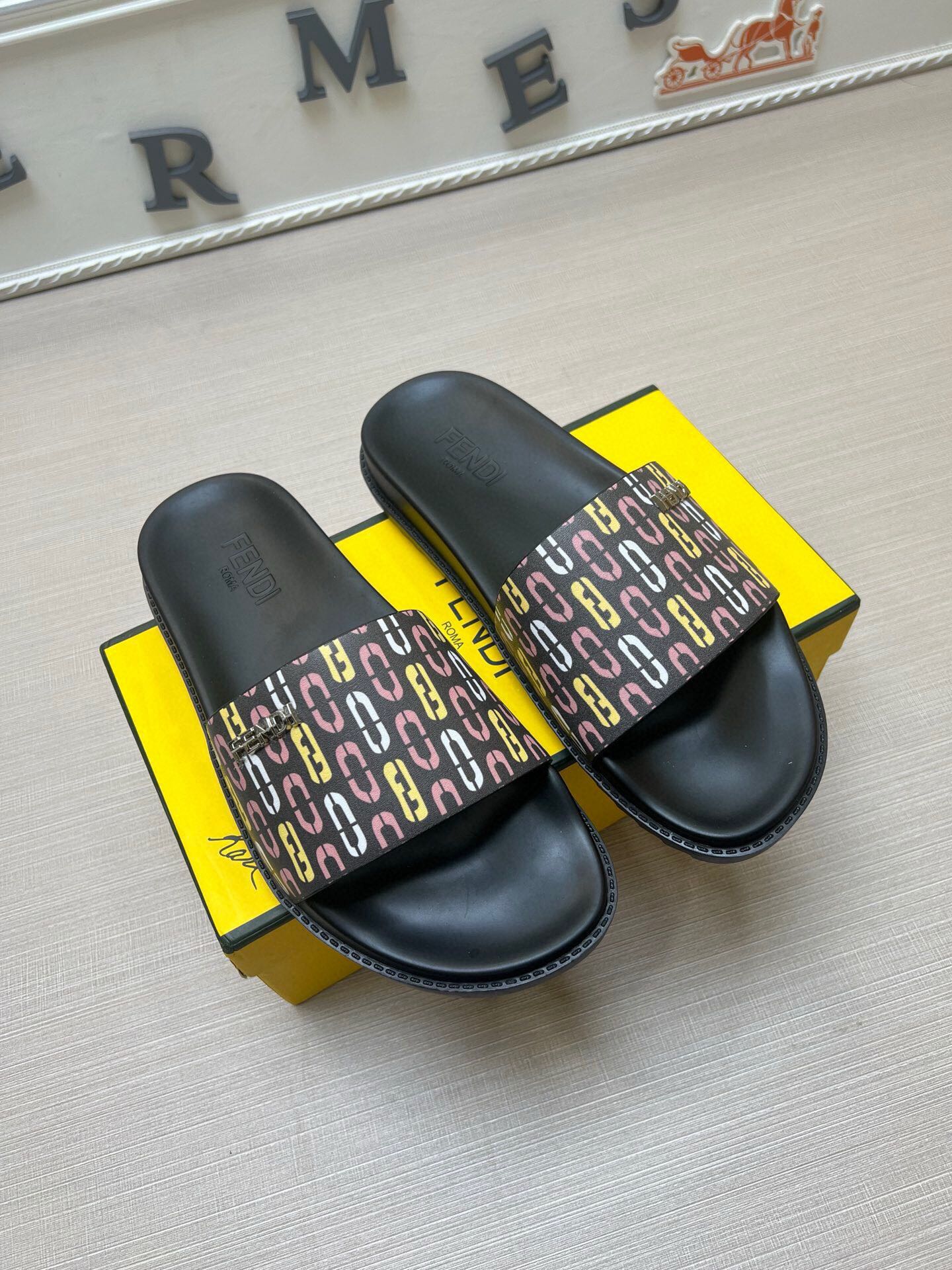 54F15Z  fashion slippers