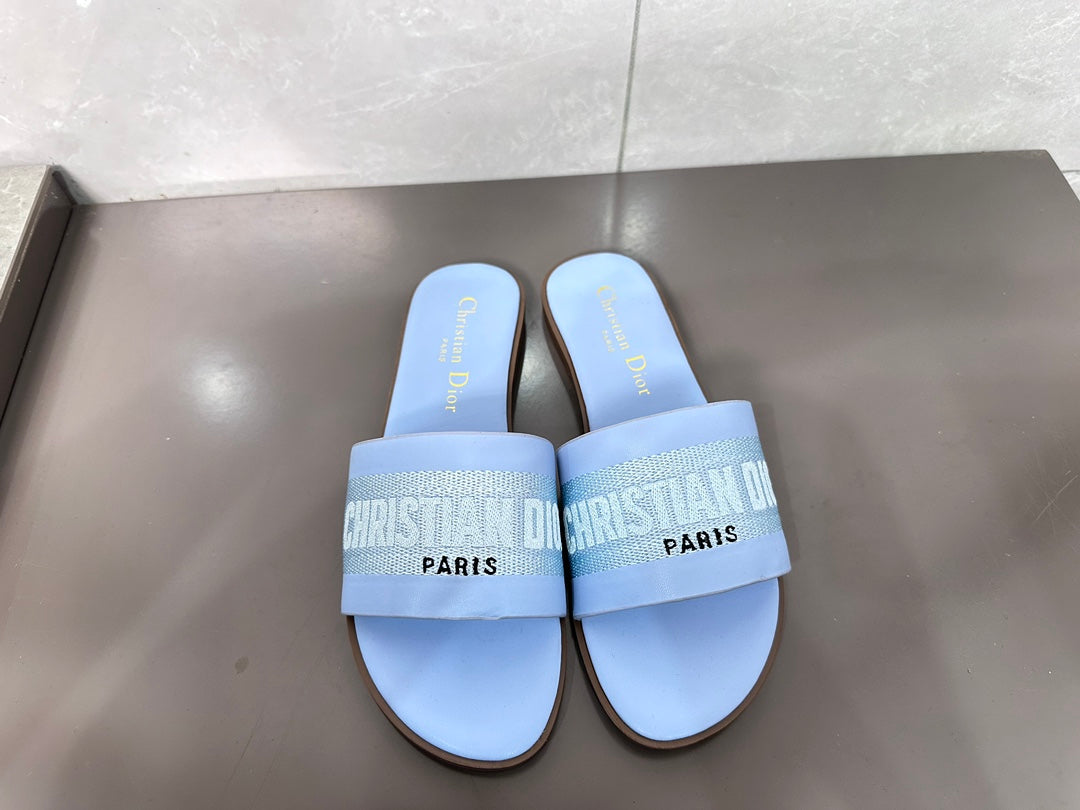 14D32Z   fashion slippers