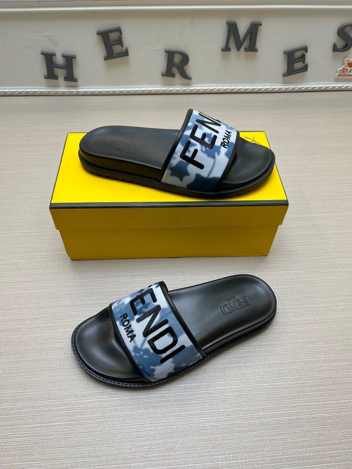 54F24Z  fashion slippers