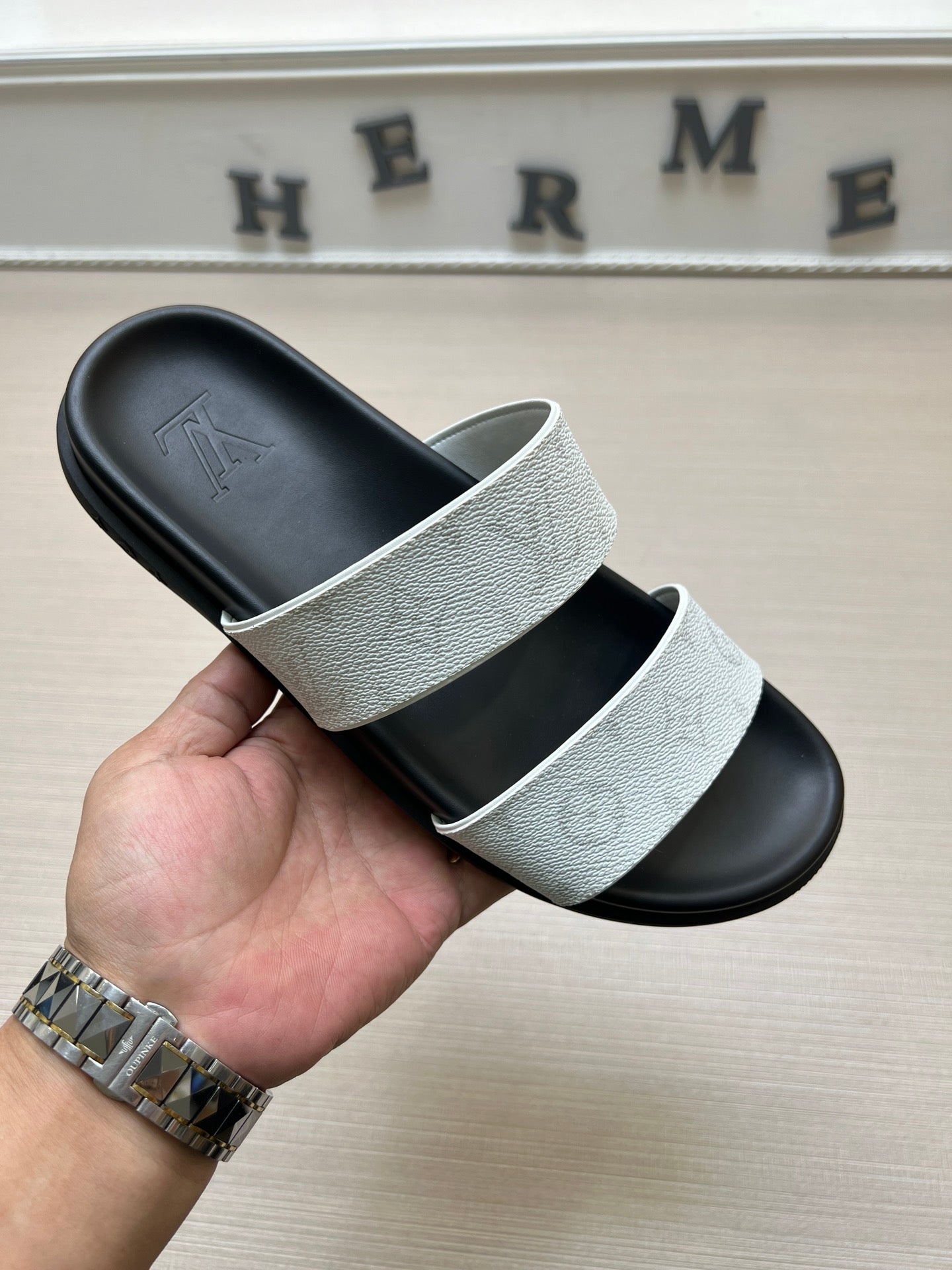 54E58Z   fashion  slippers