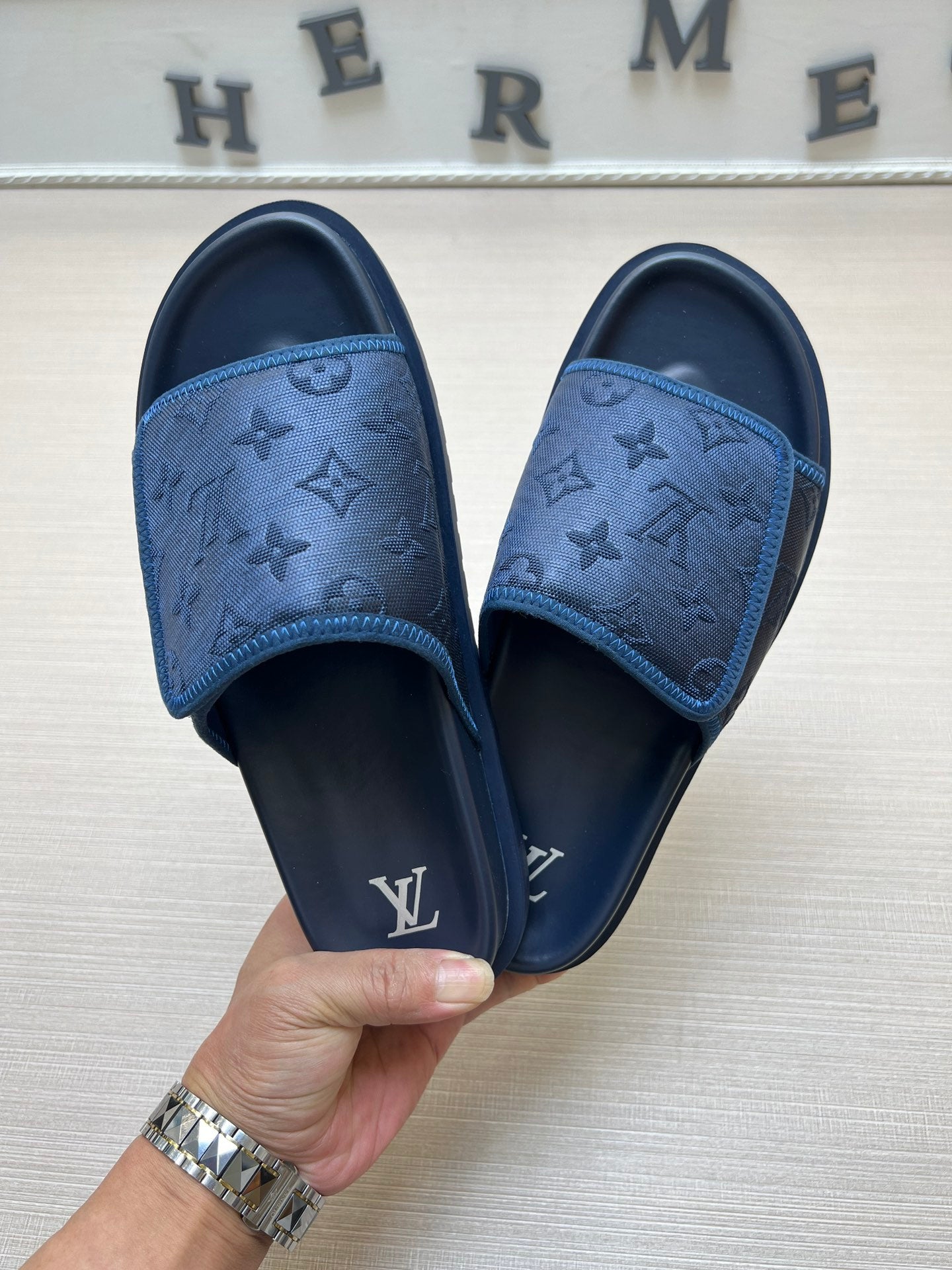 54E14Z   fashion  slippers