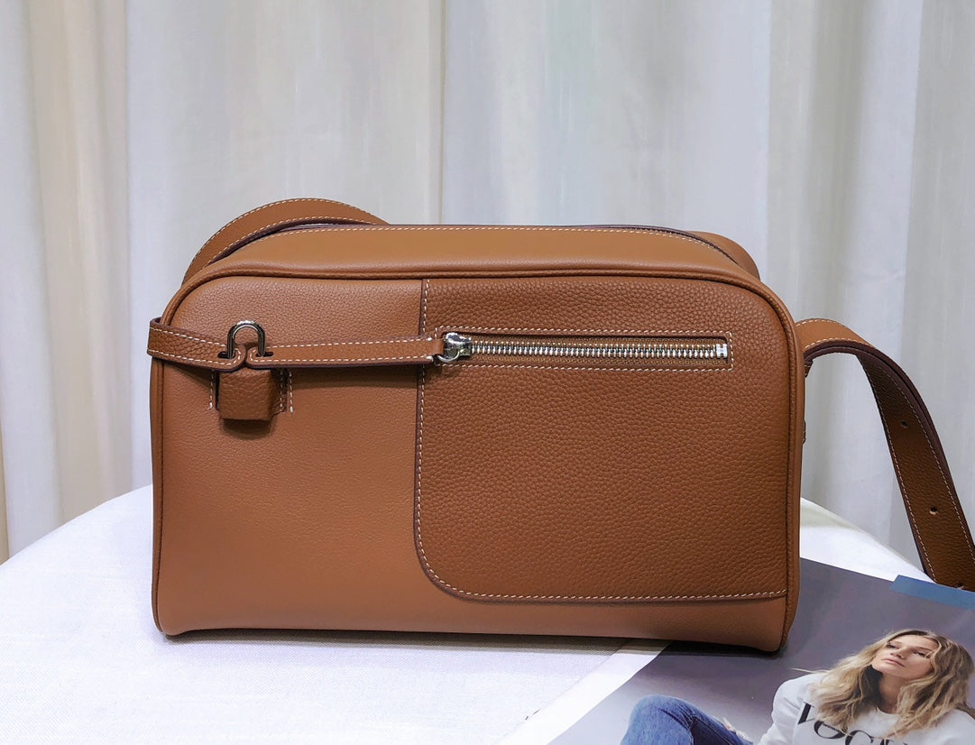 1XH69B (Fashionable leather bag )