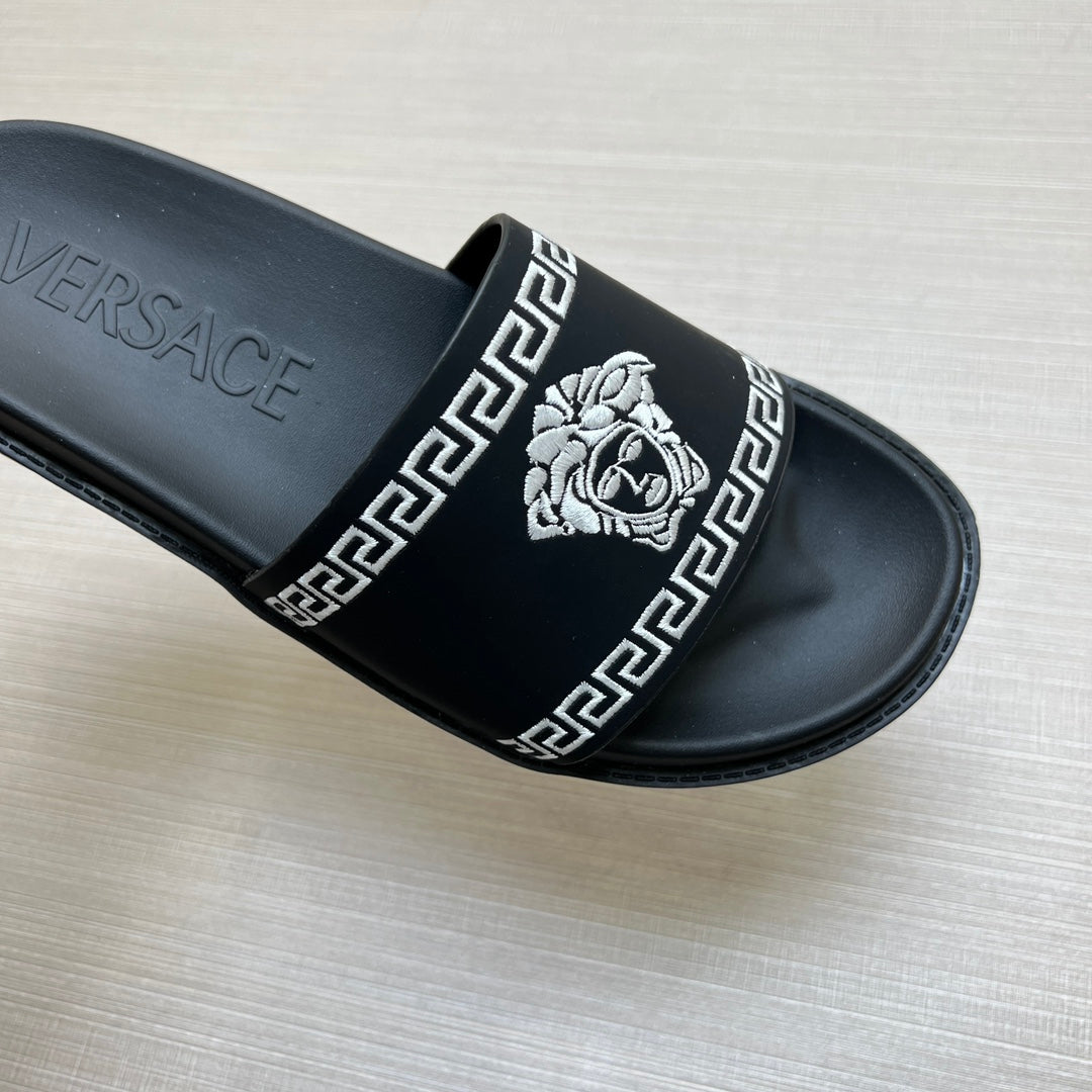 54V53Z    fashion  slippers