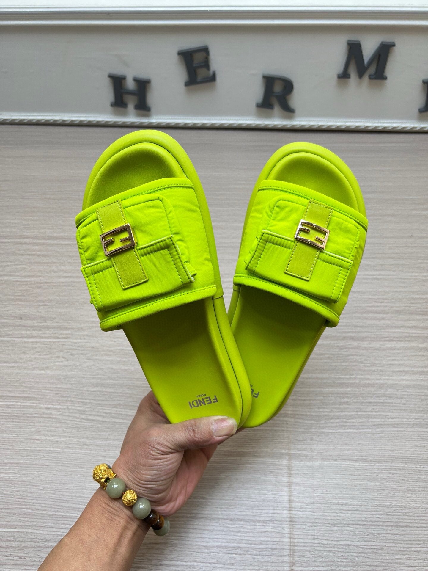 54F125Z    fashion  slippers