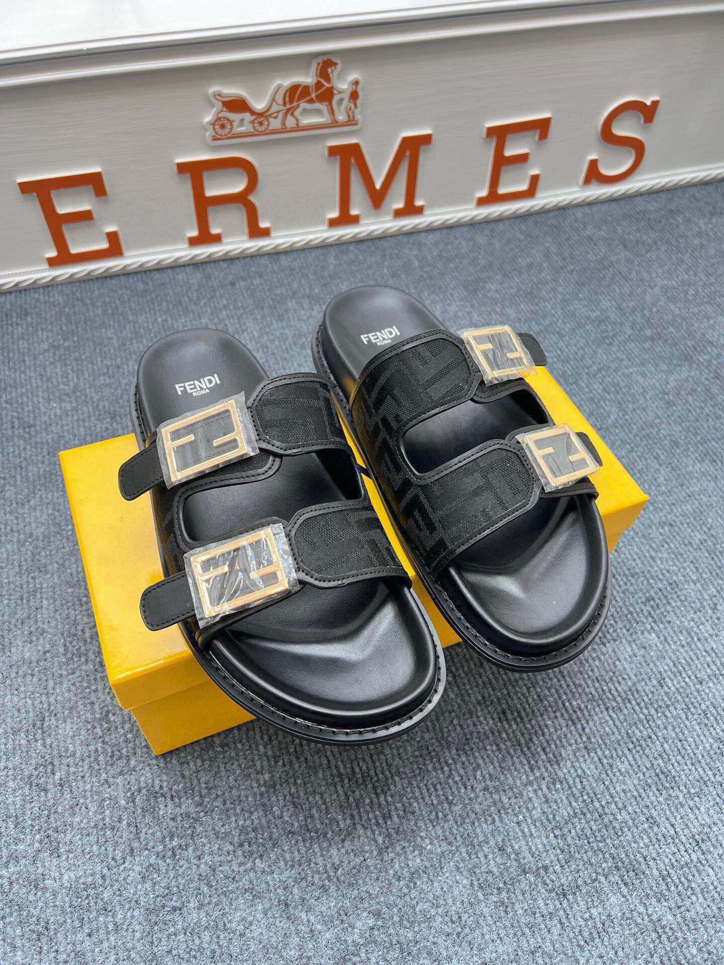 54F38Z  fashion  slippers