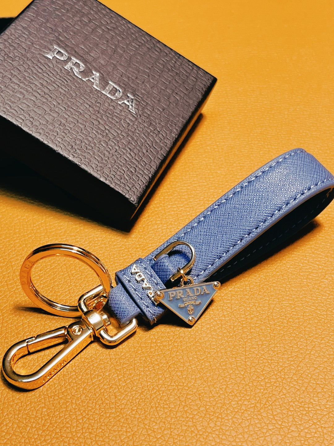 14PD27A  Stylish key closure