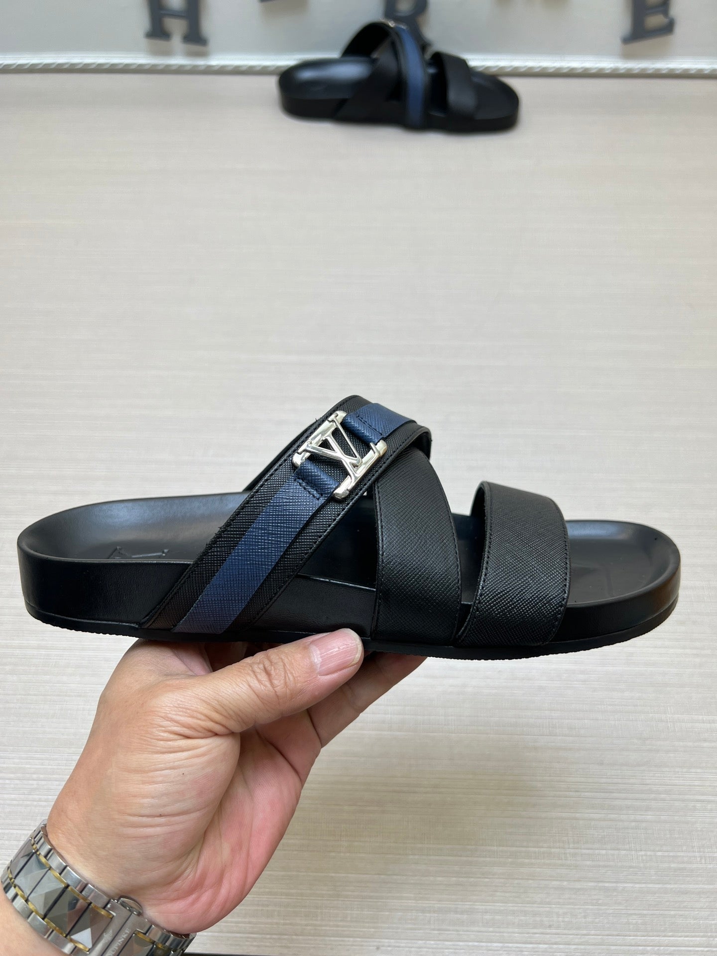 54E88Z   fashion  slippers