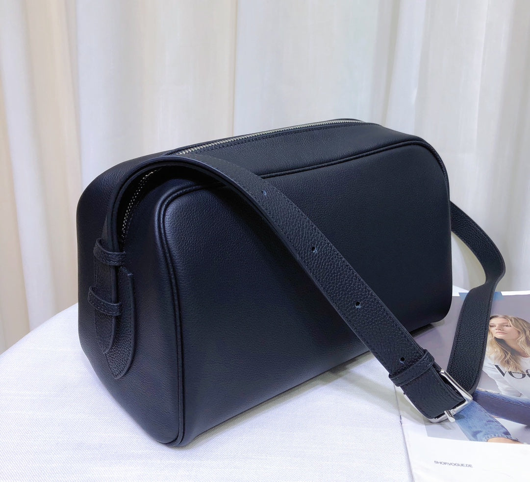 1XH69B (Fashionable leather bag )