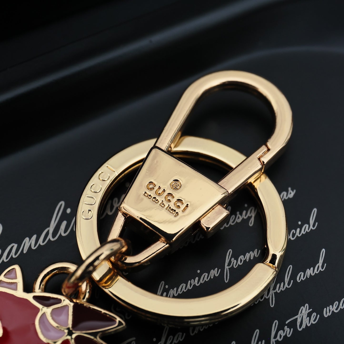 14B19A  Stylish key closure