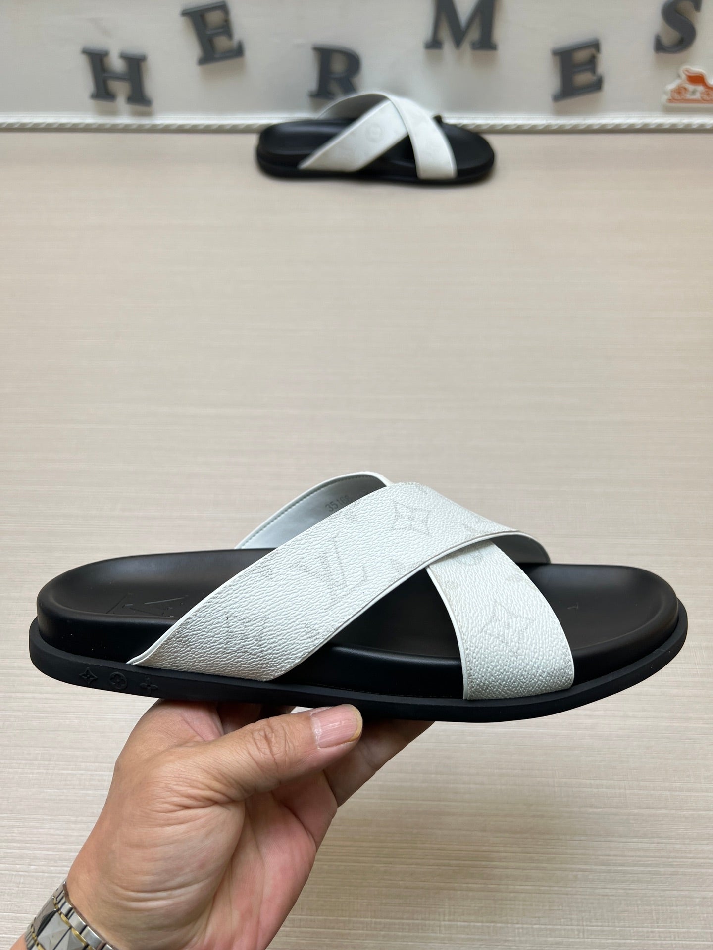 54E58Z   fashion  slippers