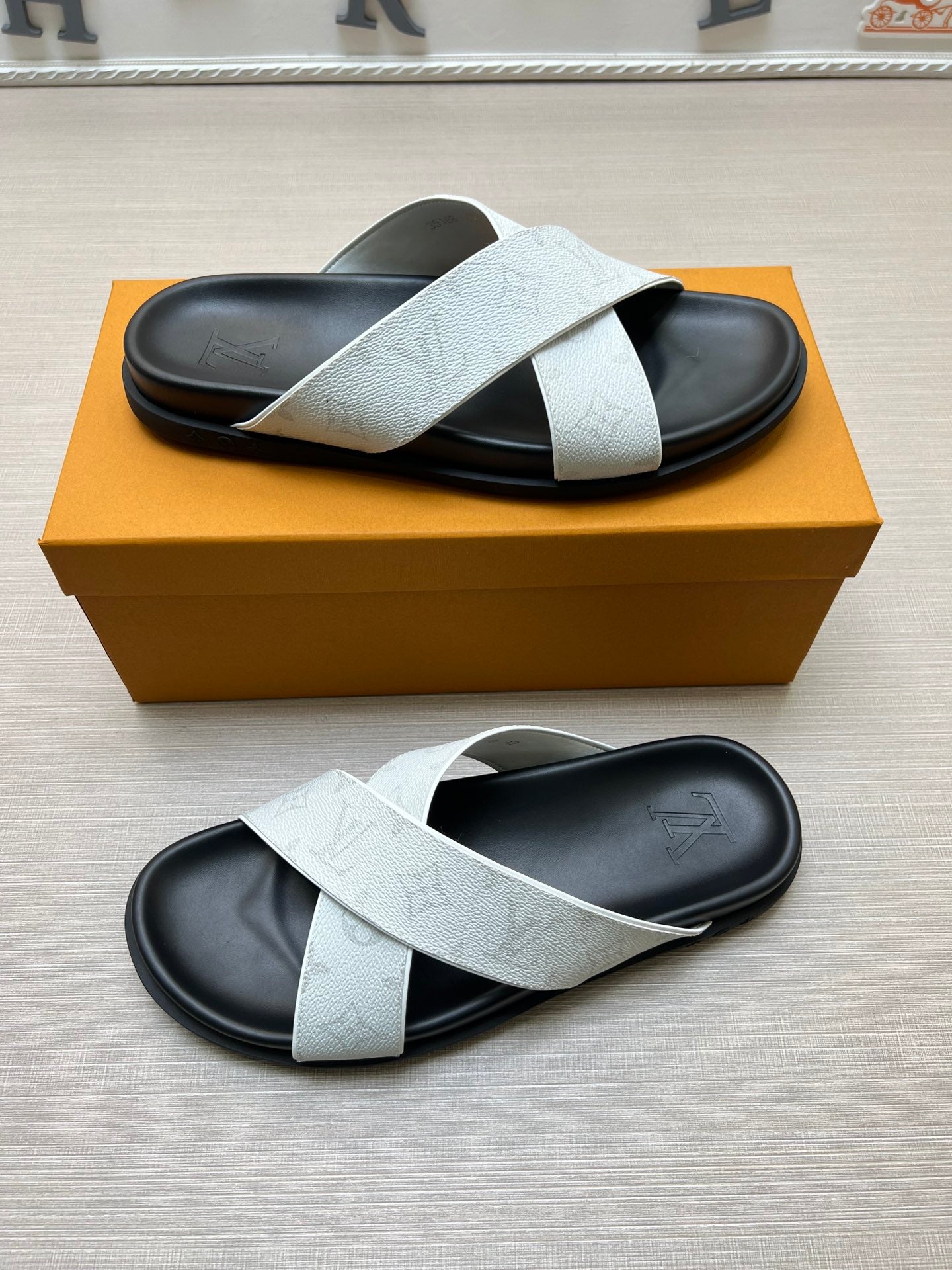 54E58Z   fashion  slippers