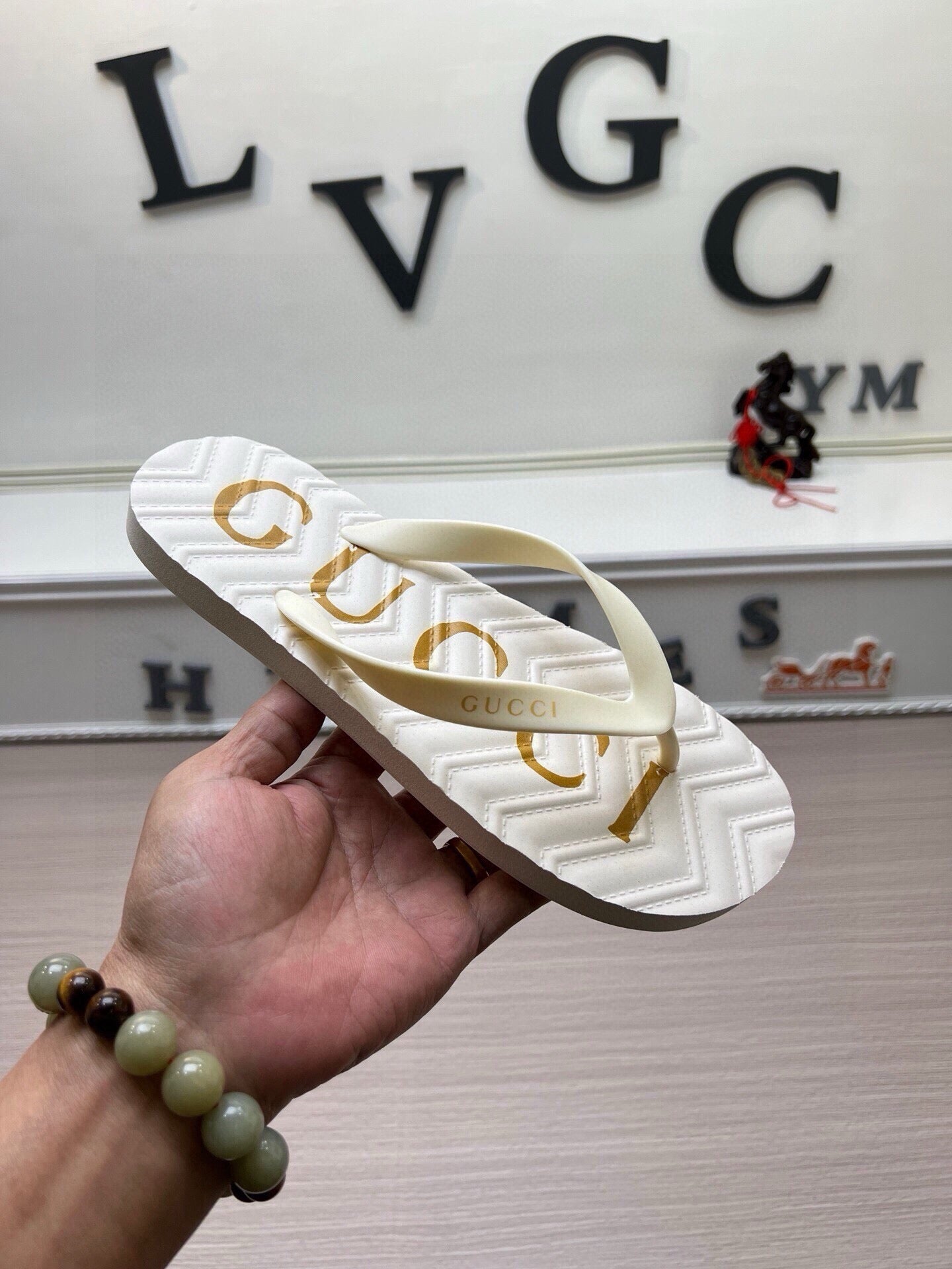 54B39Z   fashion slippers