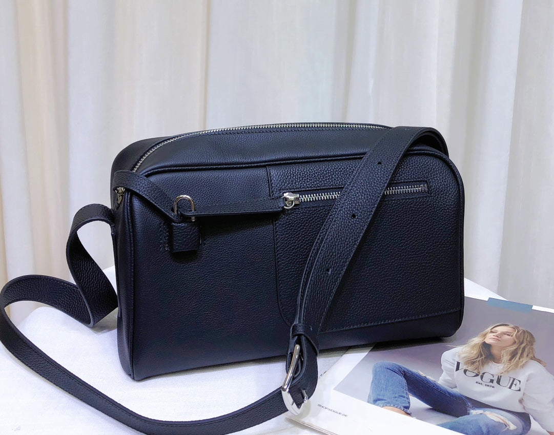 1XH69B (Fashionable leather bag )