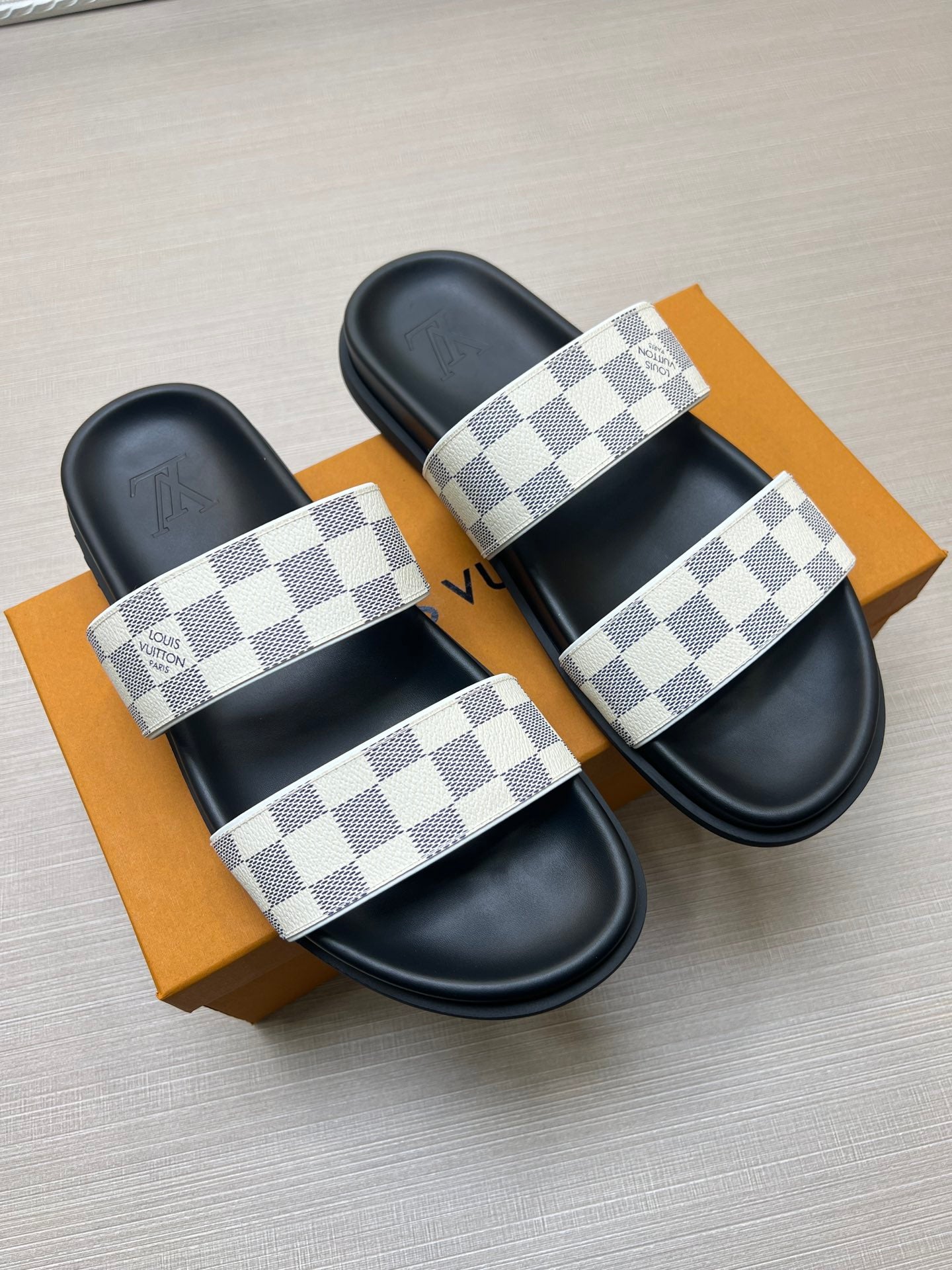 54E61Z   fashion   slippers