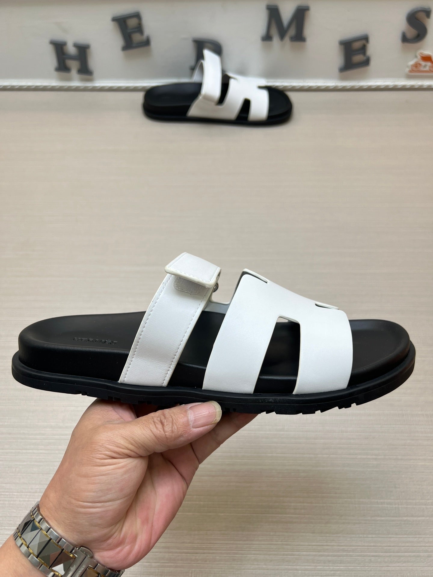 54H1Z    fashion slippers