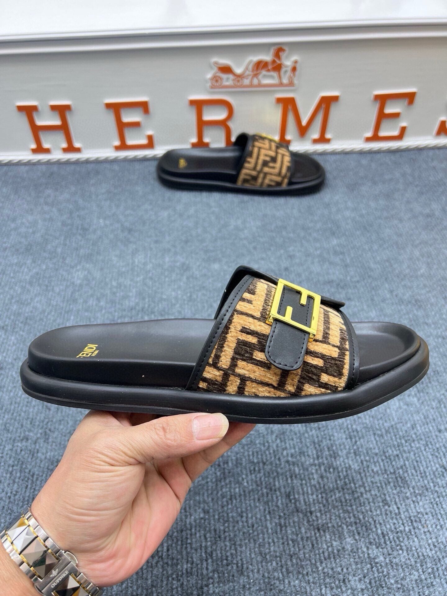 54F37Z  fashion  slippers