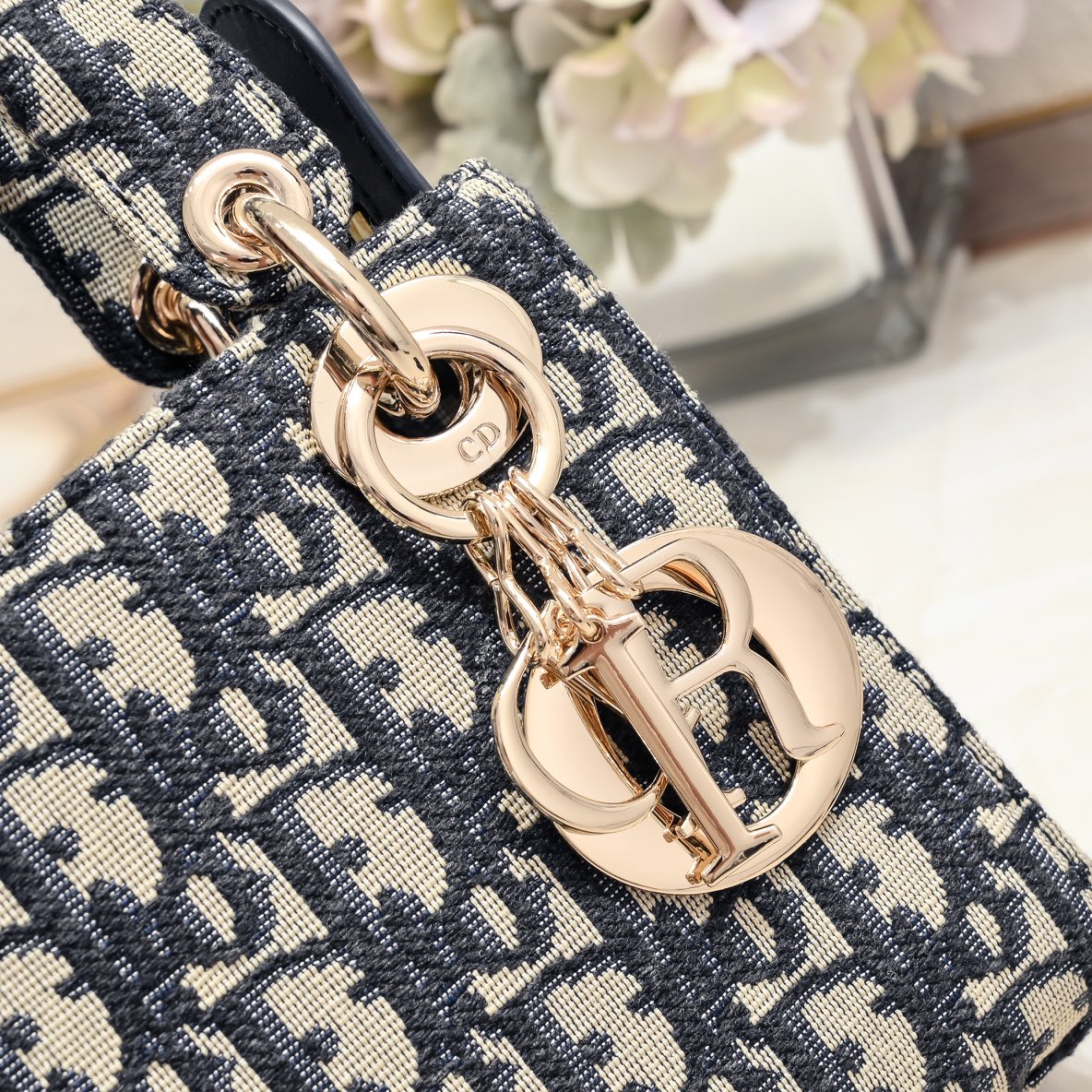 1XD439B Fashionable embroidery bag