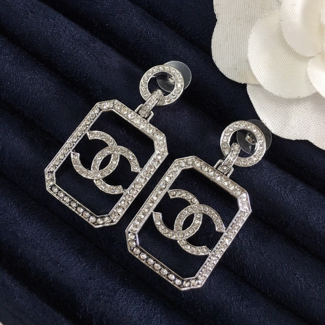 14C60E  Fashionable and high quality earrings