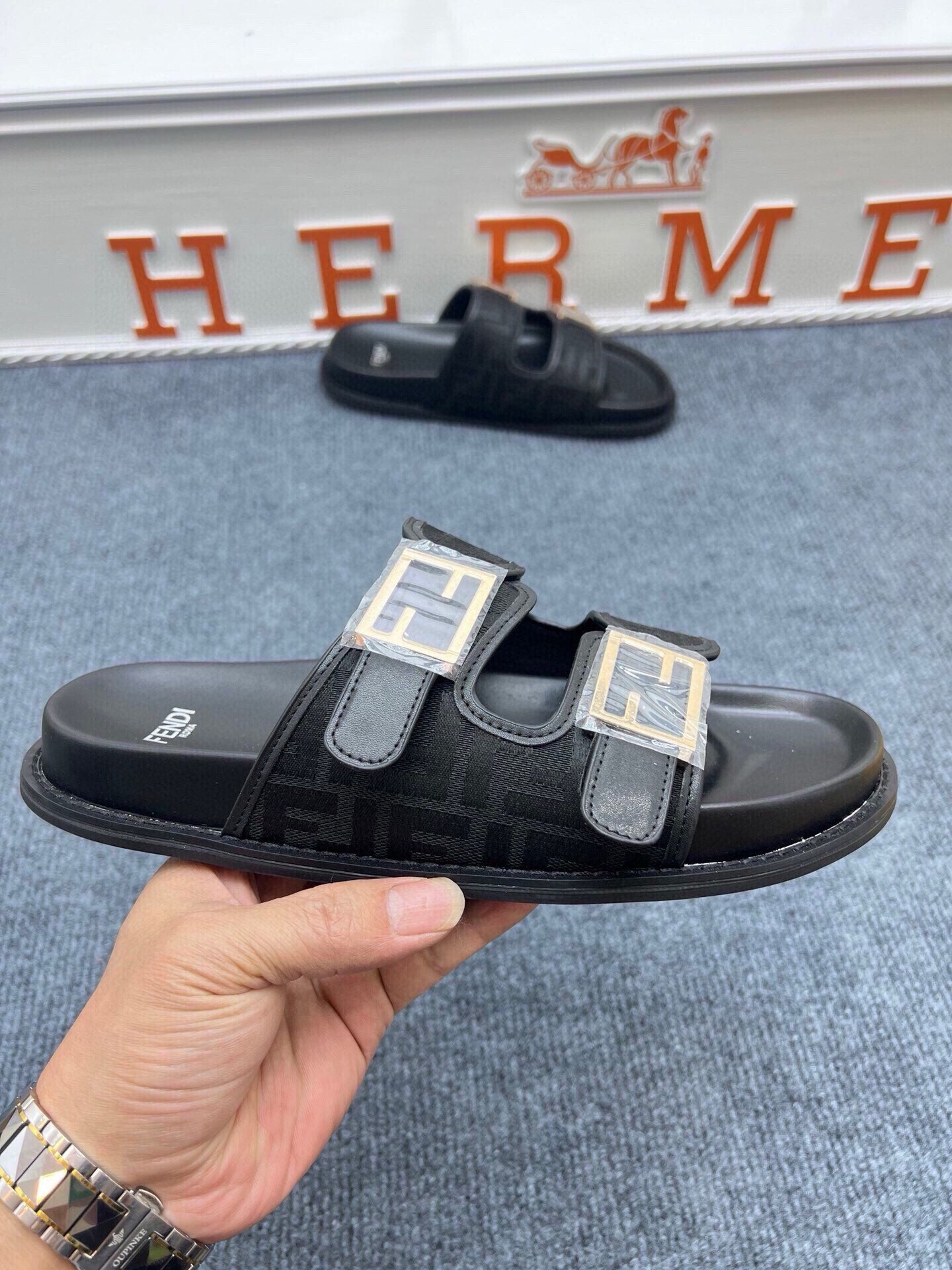 54F38Z  fashion  slippers