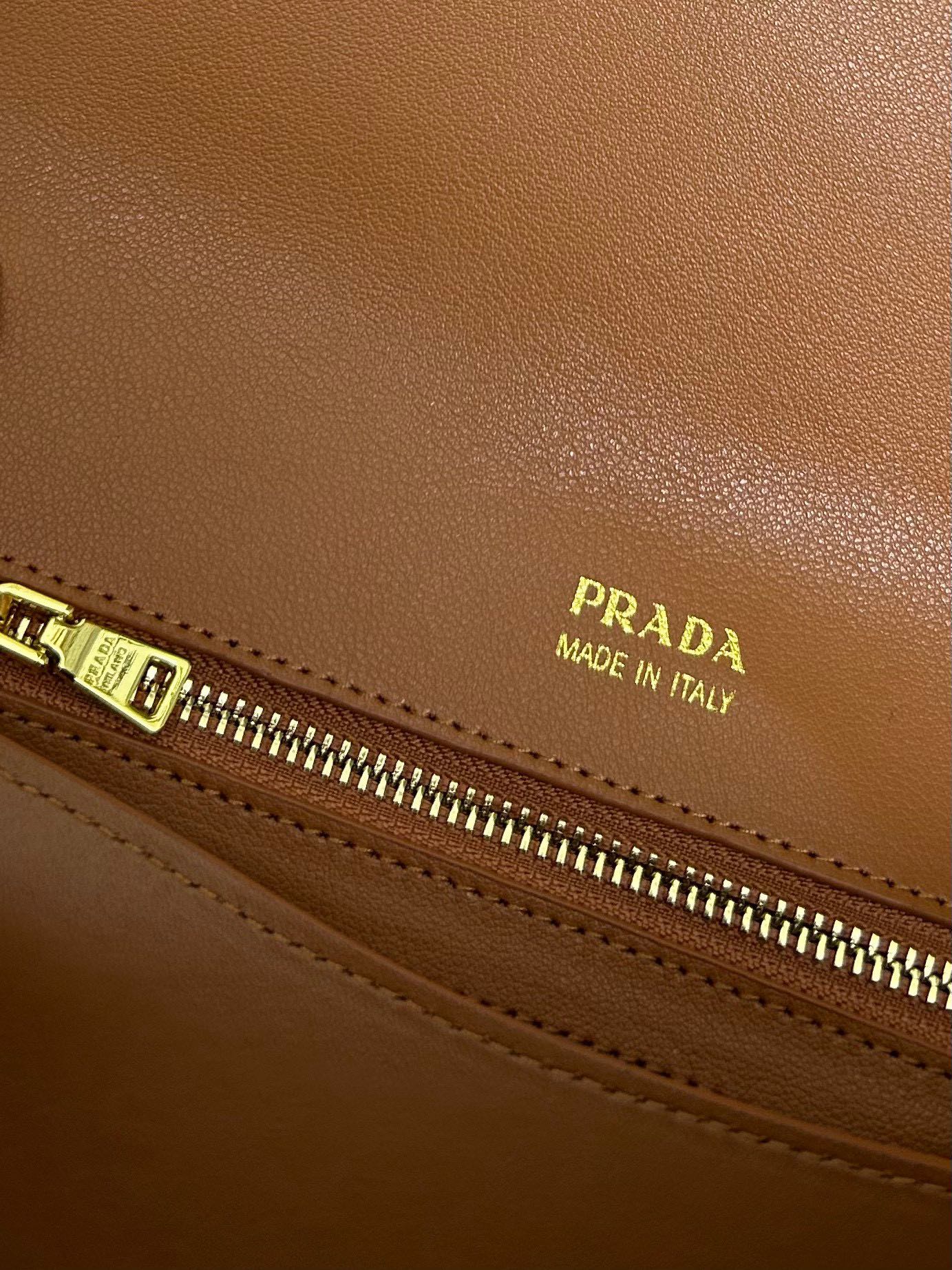 1XPD403B hight quality leather Bags