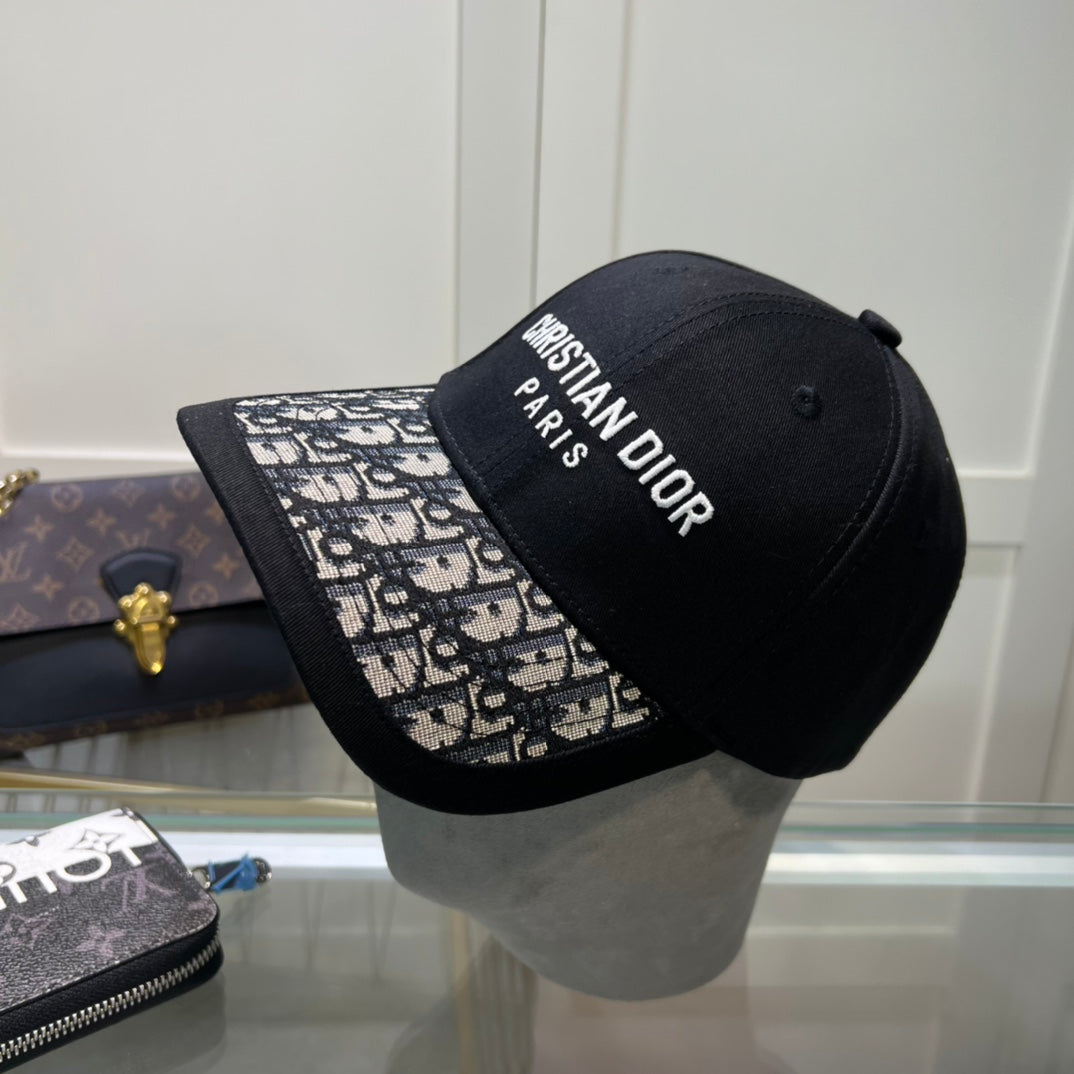 14D62M   Fashion hats