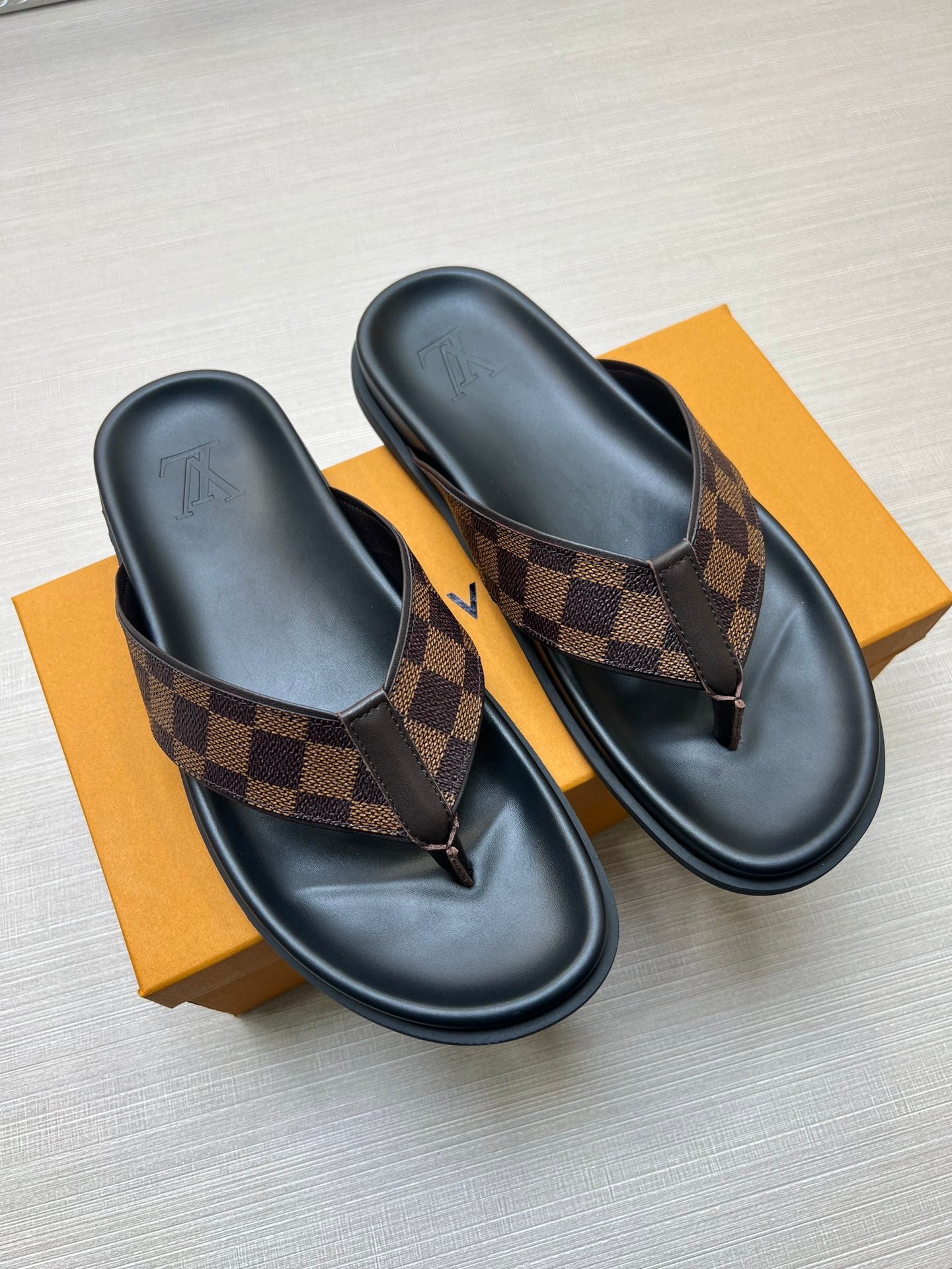 54E60Z   fashion  slippers