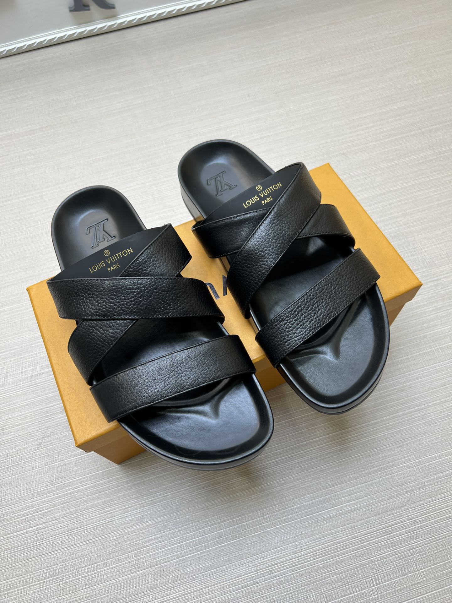 54E89Z    fashion slippers